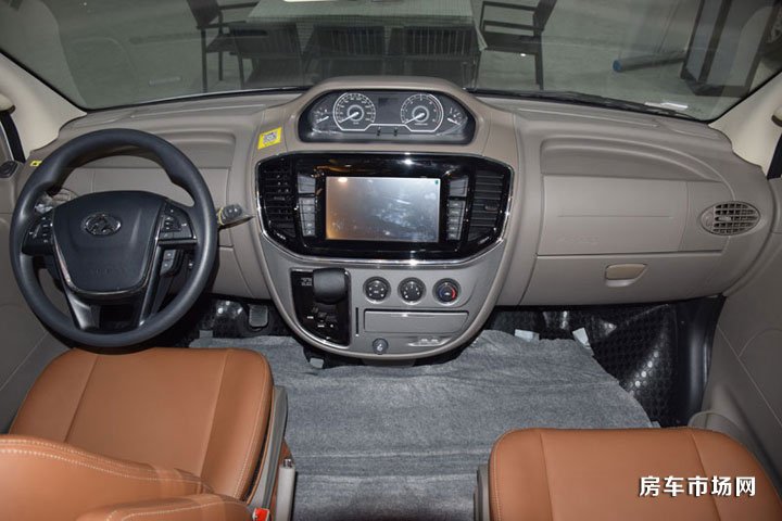 全新升級(jí)大通原廠2018款C型房車(chē)