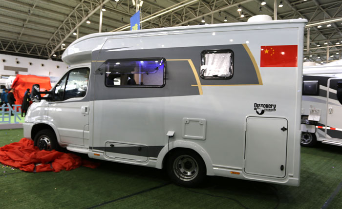 雅升新款依維柯小額頭C型房車北京發布