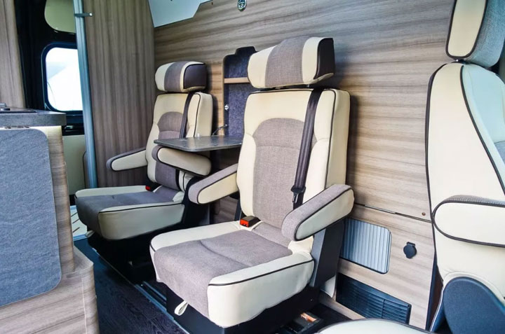 景宴睿535福特新全順自行式B型房車