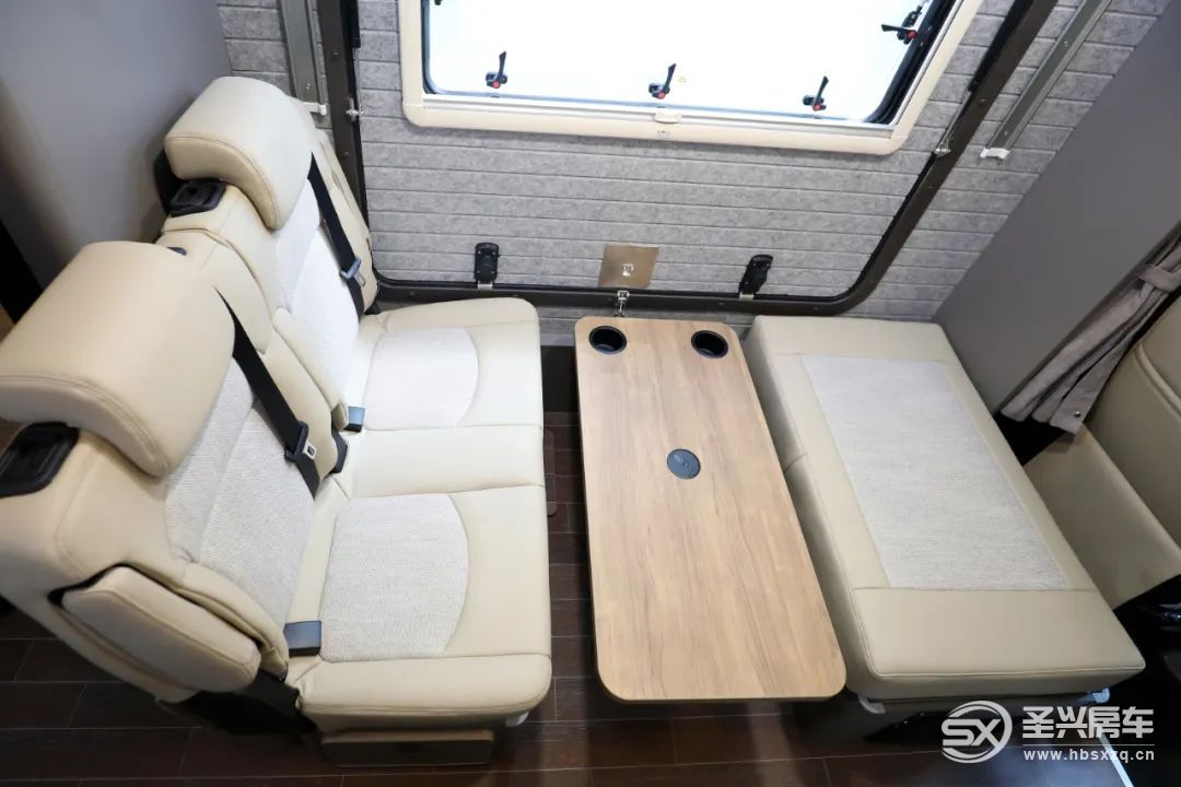 無(wú)拓展大空間/設(shè)計(jì)精細(xì)的房車(chē)，才是長(zhǎng)途旅行必備-12.jpg