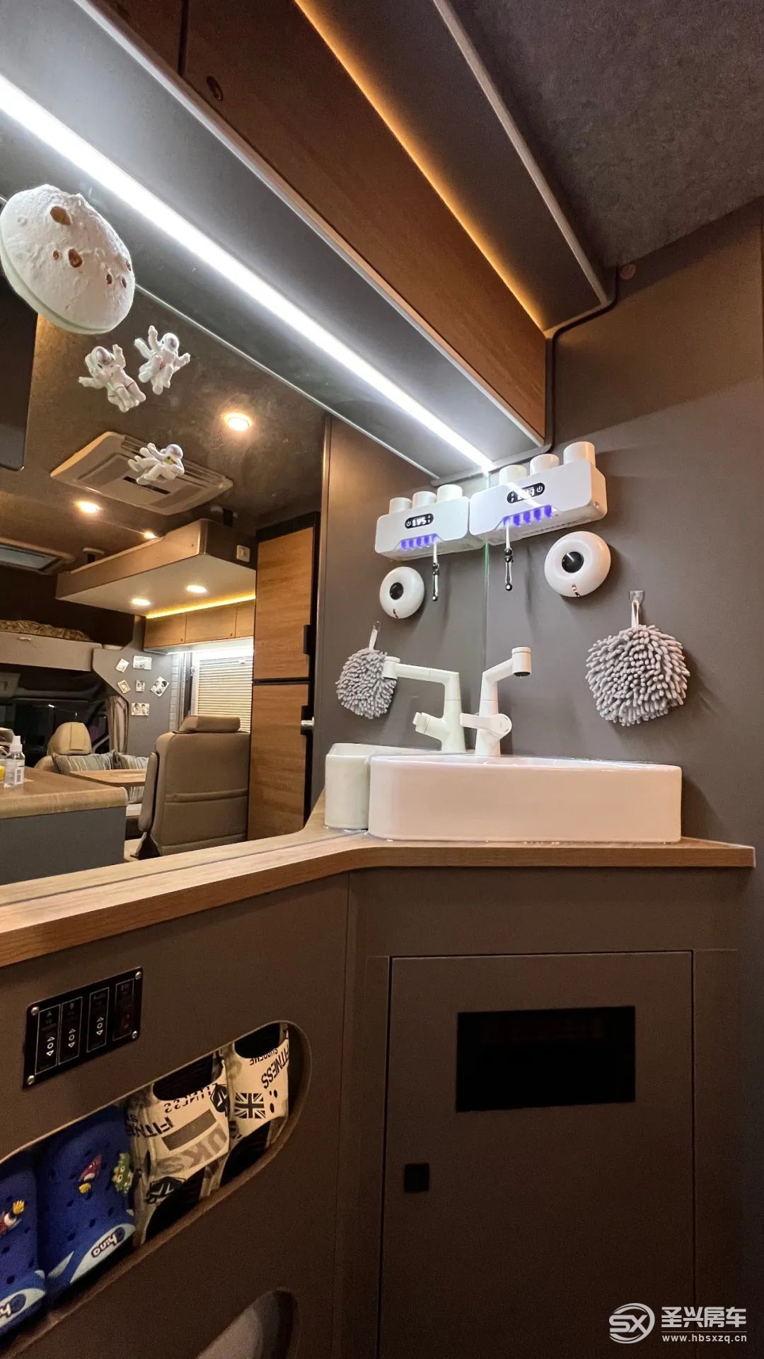 無(wú)拓展大空間/設(shè)計(jì)精細(xì)的房車(chē)，才是長(zhǎng)途旅行必備-18.jpg
