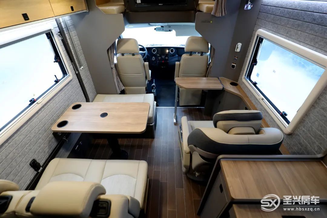 無(wú)拓展大空間/設(shè)計(jì)精細(xì)的房車(chē)，才是長(zhǎng)途旅行必備-20.jpg