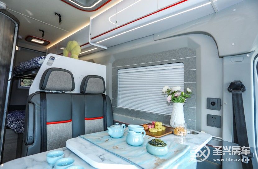 48V電路系統，獨立續航可維持3天，宇通全新B311豪享版房車等你來發現！get?code=ODk1ZDI4MzhmODU0NjY5NjY5NmUwYzAyODU4YTgyMDUsMTY2NzAzNjIzMjg2Nw==