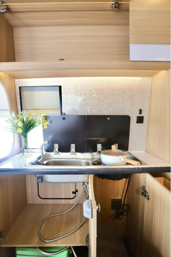 9.7鄭州房車展：飛翔福順B型舒·野悅順房車，小巧靈活，內飾溫馨13143aac040b2b6ab0a929c142b79d478836