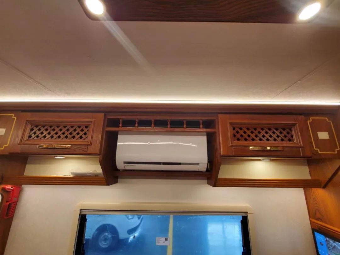 輕卡C型房車，實木內飾，同時具備超大廚房區，支持48伏系統，支持個性化定制-8.jpg