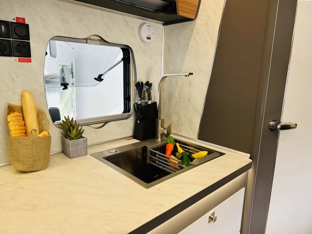 三室、滿配加大水電！能住下三代人的房車才是你需要的！-6.jpg