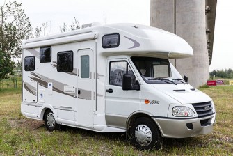依維柯C型房車
