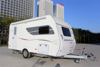 圣興460/6.0米拖掛房車