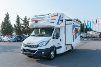 依維柯歐勝雙拓展C型房車