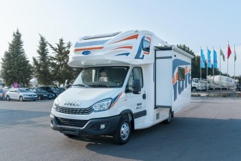 依維柯歐勝雙拓展C型房車