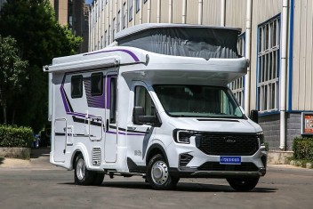 福特T8拓展升頂C型房車